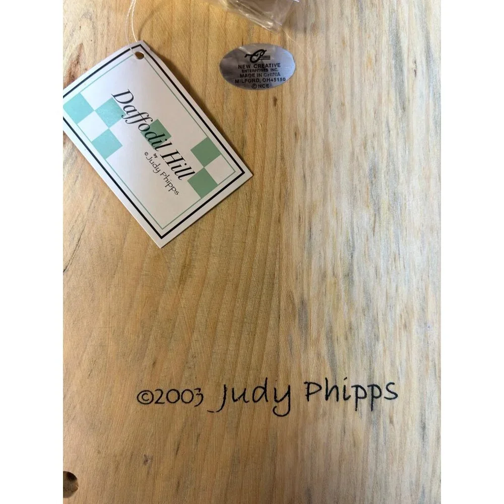 Handcrafted Wood Checkerboard with 2 Pegs Judy Phipps Easter Rabbit Wall Hanging - Picture 3 of 11